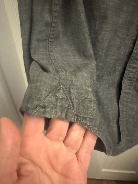 Banana Republic Men's Slim Fit Gray Slub Chambray Button Down Shirt Size M 15 x - Picture 7 of 8